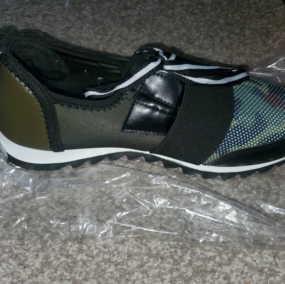 Shoes - Picture 7 of 11